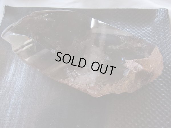 画像10: 　家宝級凄い天然スモーキークォーツ　ツイン型（エレスチャル&レインボー）　磨き石