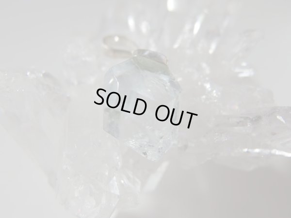 画像7: （稀少）　美しきアクアマリン結晶のカット&磨き石のペンダントトップ　22カラット　