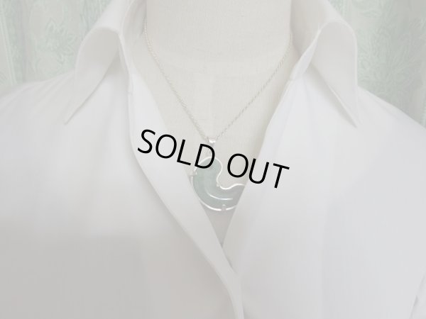 画像20: 特製「Russian　WILD」　稀少美ロシア原産硬玉勾玉翡翠を銀作家さんに頼んで超技工堅牢銀製ペンダントにいたしました。