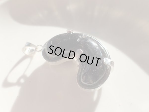 画像10: 当店　オリジナル加工　天然モリオン勾玉　純銀と本革ネックレス　