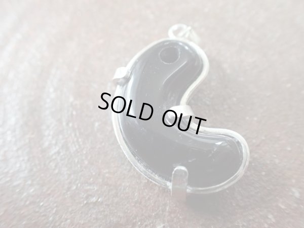 画像20: 当店　オリジナル加工　天然モリオン勾玉　純銀と本革ネックレス　