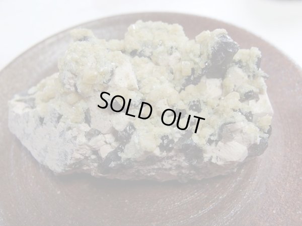 画像5: カルサイト結晶がかぶり積もったレア状態のモリオン原石　