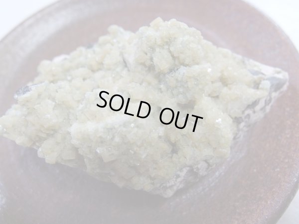 画像8: カルサイト結晶がかぶり積もったレア状態のモリオン原石　