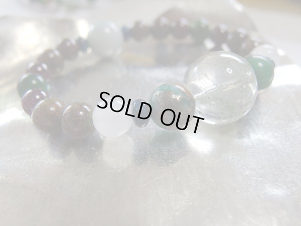 画像14: FROM UNDER EARTH  力