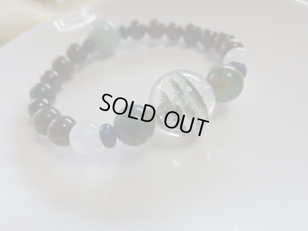 画像17: FROM UNDER EARTH  力