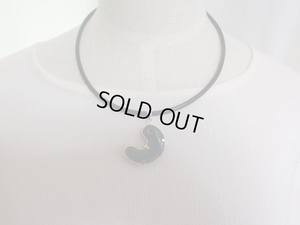 画像5: Ｐｒｅｍｉｕｍ　ロシア翡翠勾玉　　本革製ネックレス　翡翠は綺麗だけどわずか難あり特価