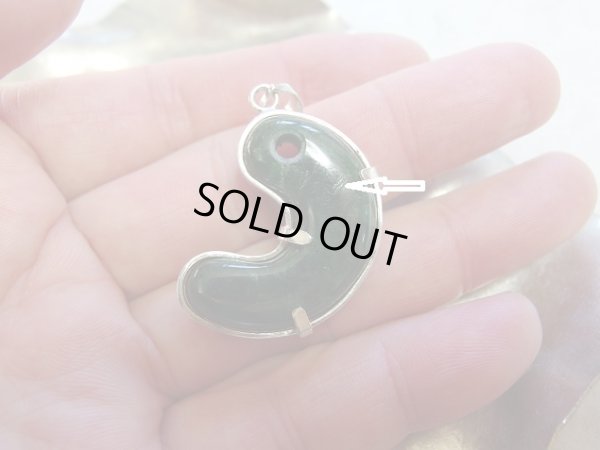 画像17: Ｐｒｅｍｉｕｍ　ロシア翡翠勾玉　　本革製ネックレス　翡翠は綺麗だけどわずか難あり特価