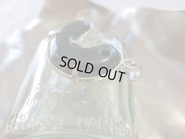 画像13: Ｐｒｅｍｉｕｍ　ロシア翡翠勾玉　　本革製ネックレス　翡翠は綺麗だけどわずか難あり特価