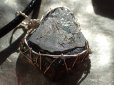 画像5: ルチルオンヘマタイト結晶原石　オリジナル　アーティスティックワイヤー　ペンダントトップ　パイライト　ヘマタイト共生結晶原石付