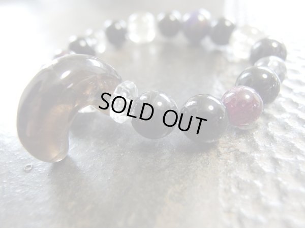 画像7: 超黒水晶勾玉物語　モリオン　杉石　ルチルクォーツ　黒翡翠　ブラックルチルクォーツ　ガーネット