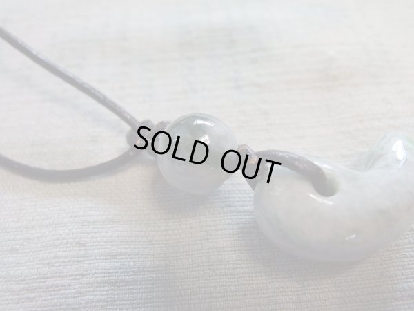 画像14: 美しいミャンマー産翡翠勾玉　本革　ネックレス　