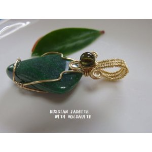 画像: Premium Russian jadeite with moldavite オリジナルアーティスティックワイヤ　本革付ペンダント